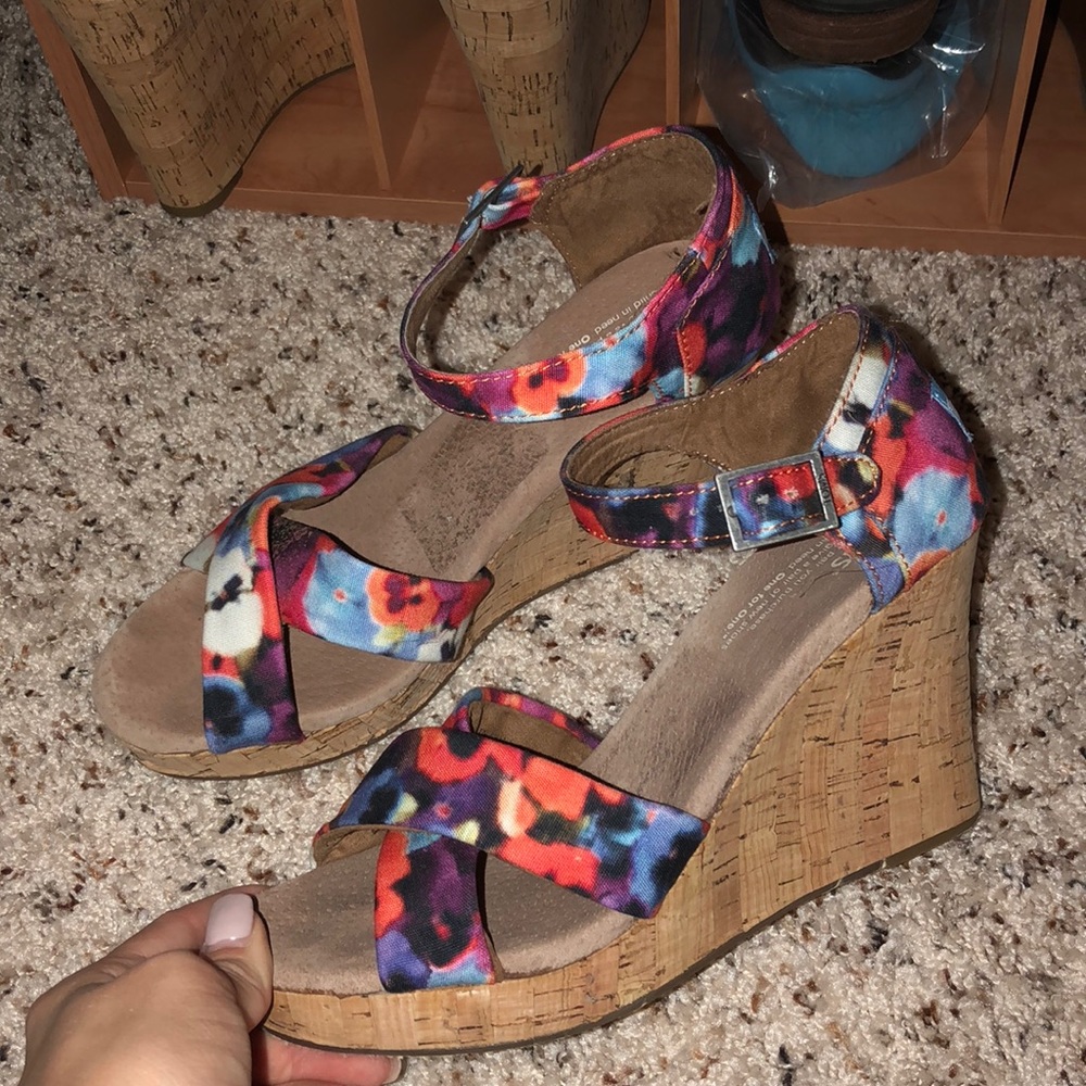 Toms floral print wedges
